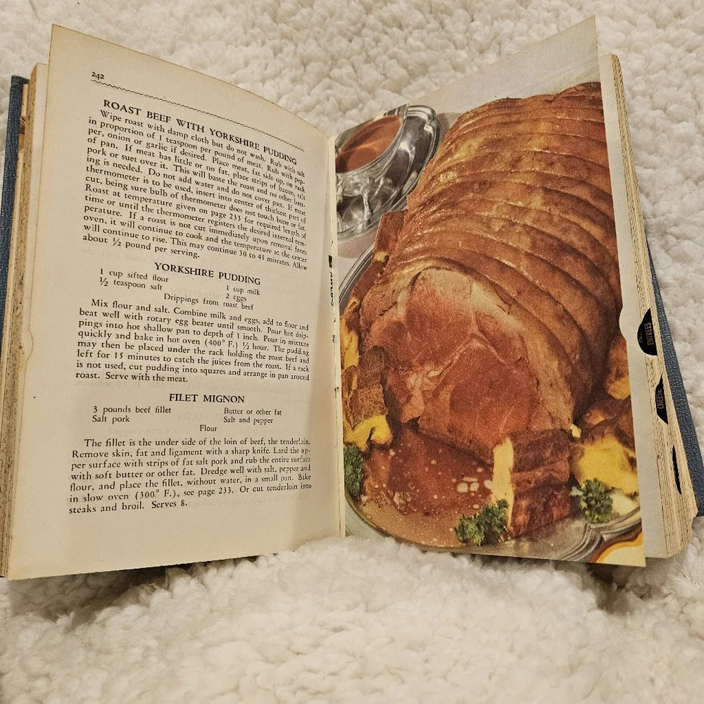 Vintage The American Woman's Cook Book, thumb Indexed, 1958 Edition